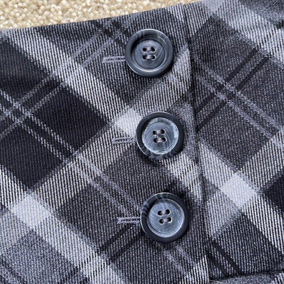 Like new gray & black plaid skirt size 12, wide waist band w/3 buttons, East 5th - Picture 2 of 6
